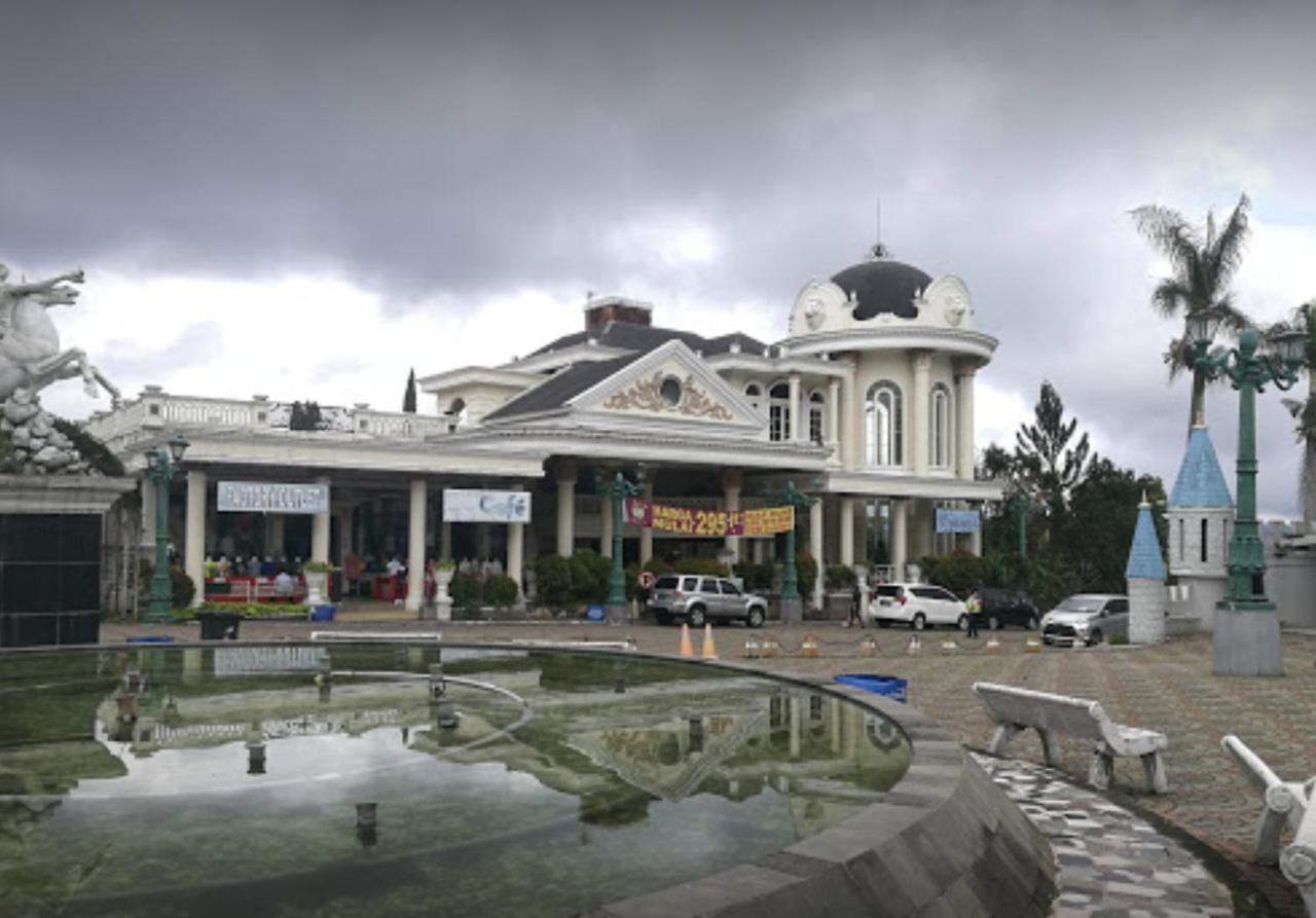 Villa Musti Green Apple Cipanas Sindanglaya Exterior photo